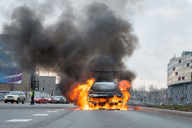 Kenali 4 Penyebab yang Membuat Mobil Bisa Terbakar                    