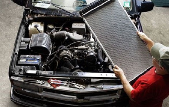 Sering Terlewatkan, Kenali 4 Penyebab Radiator Mobil Bocor                    