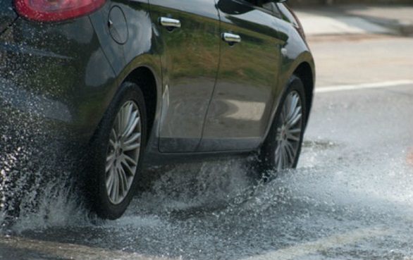 Cara Sederhana Agar Ban Mobil Tidak Aquaplaning atau Hydroplaning                    